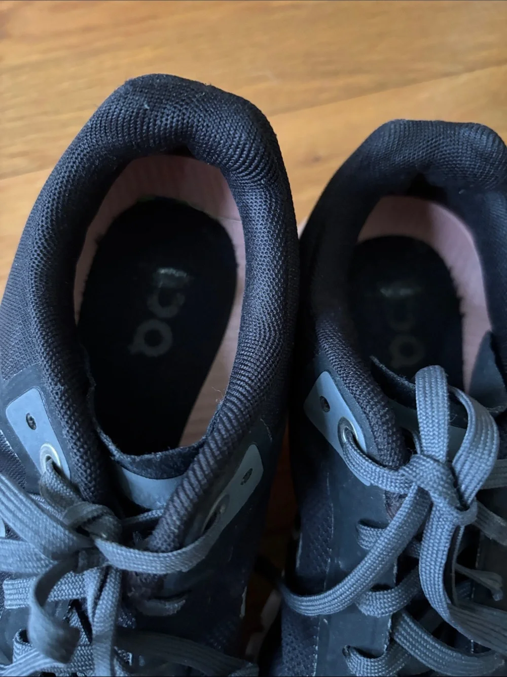 On Running breathable black